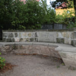 Am Eingang zur Siedlung Eigenheim stehen heute noch die Damaschke-Linde (Erstpflanzung 1925 durch Damaschke) und die Damaschke-Bank, die Adolf Damaschke 1927 persönlich einweihte. Beides wurde dem Boden- und Sozialreformer zu Ehren von den Siedlern veranlasst, so wie auch der Damaschkeweg in der Siedlung 1925 auf Vorschlag der Eigenheimer nach ihm benannt wurde.