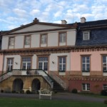 Das Palais Lichtenau wurde Ende des 18. Jahrhunderts (1796-1797) unter König Friedrich Wilhelm II in unmittelbarer Nähe des Neuen Gartens erbaut. Auf Grund seiner Fassadengestaltung und der Qualität der erhaltenen Innenräume ist es ein herausragendes Denkmal frühklassizistischer Architektur in Deutschland. (Foto: Fides Mahrla)