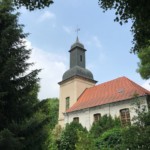 Unter Denkmalschutz steht die Kirche Grube. Die Wetterfahne zeigt 1745 als Baubeginn der von Friedrich II. aus Staatsmitteln finanzierten Patronatskirche. (Foto: Katherin Bauersfeld)