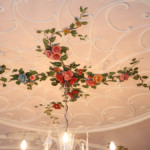 Restaurierte Stuckdecke.