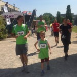 Auch der Nachwuchs hat Spaß am Rundendrehen.