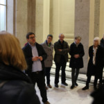 Erläuterungen in der kleinen Halle.