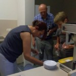 Auch in der Küche sorgen Mitglieder und Vorstände für einen reibungslosen Ablauf. Besonders Margit Hutter (rechts) sei für ihren unermüdlichen Einsatz gedankt.