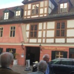 Das restaurierte Haus in der Jägerstraße 39 zeigt je zur Hälfte die historische Fachwerkfassade aus dem 18. und die darüberliegende Putzfassade aus dem 19. Jahrhundert.