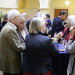 Mitglieder im Gespräch.