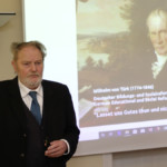 Gerhard Petzholtz beim Vortrag