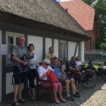Ein schattiges Plätzchen bietet das Reetdach des Museums der Havelländischen Malerkolonie