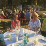 Damenrunde in der Abendsonne. Foto: Fides Mahrla