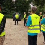 OB Mike Schubert und der Generaldirektor der SPSG, Prof. Martin Vogtherr, bedankten sich bei den Welterbeschützern für die Müllsammlung am Kapellenberg (Foto: Olaf Gutowski)