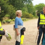 Welterbe-Schützer und Stadtverordneter Sascha Krämer (r.) und Sebastian Stielke (Potsdam Guide e.V.) im Gespräch mit Fides Mahrla (Kulturststadt Potsdam e.V.) im Gespräch am Kapellenberg (Foto: Olaf Gutowski)