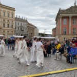 Die Tanzakademie Erxleben mit einer Präsentation der Potsdamer Tugenden durch Kaspar v. Erffa.
(Foto: Fides Mahrla)