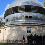 In diesem ehemaligen Refraktorhaus ist heute die Bibliothek untergebracht.