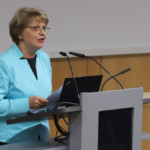 Fides Mahrla begrüßt Mitglieder und Gäste