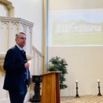 Dr. Carsten Leßner beim Vortrag über den „Vergessenen Park Potsdams" in der Angerkirche