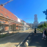 Blick von der Plantage auf das Kreativ Quartier mit dreigeschossigem Dachausbau für Büros. In der Mitte des Daches wird es eine „Schmuckgaube“ für Installationen geben.