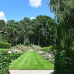 Rosengarten mit Blick zum Alpinum