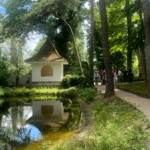 Teehaus mit Teichanlage