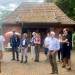 Treff vor dem ehemaligen Chauffeurhauses