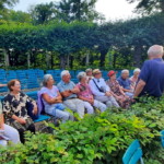Andreas Hueck (rechts) und Willi Händler im Vorgespräch zum Stück „Der Raub der Sabinerinnen" am 1. August 2024 im Heckentheater