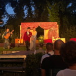 Musiker Arne Assmann (lieh auch dem Papagei seine Stimme); Karl Gross, Weinhändler aus Berlin, gespielt von André Kudella und Gundi-Anna Schick in der Rolle der Professorengattin Friederike.