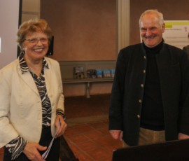 Bernd Rubelt mit Fides Mahrla beim fröhlichen Schwatz