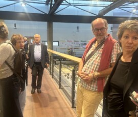 Auf der Brücke über den inneren und äußeren Synchrotron