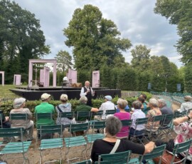 Vorgespräch mit Willi Händler zur Aufführung der Komödie „Der Kirschgarten" von Anton Tschechow mit dem Poetenpack im Heckentheater